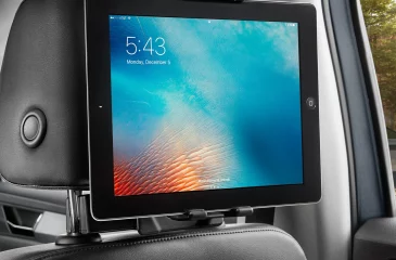 Mehr Sicherheit und Komfort für Ihre Familie und Freunde mit einer Reihe praktischer Simply Clever-Lösungen und Seitenairbags hinten.