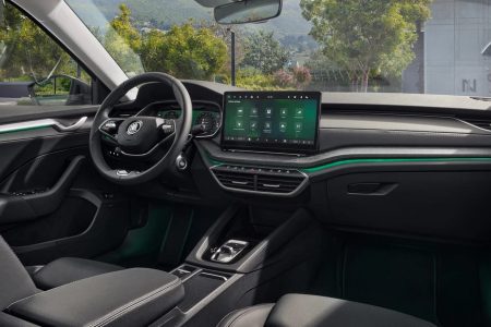 Die Ambientebeleuchtung der Armaturentafel und der vorderen und hinteren Türen schafft eine angenehme Atmosphäre in Ihrem Fahrzeug. Im Handumdrehen können Sie die Beleuchtung des Fahrzeuginnenraums nach Ihren Wünschen und Vorstellungen gestalten.