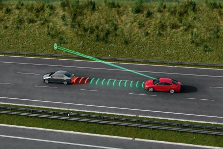 Fahren Sie noch komfortabler mit dem Travel Assist, dem adaptiven Abstandsassistenten, dem adaptiven Spurhalteassistenten und anderen nützlichen Funktionen.