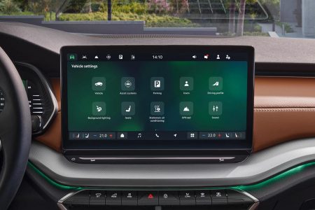Wenn Sie gerne neue Orte entdecken, steht Ihnen das 13"-Infotainmentsystem mit Navigation jederzeit hilfreich zur Seite.