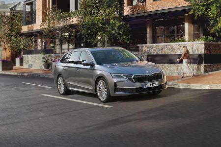 Die elektrische Heckklappe mit Komfortöffnung und das schlüssellose Zugangs- und Start-Stopp-System KESSY sind nur zwei der Merkmale dieses Pakets, an die Sie sich schnell gewöhnen werden.