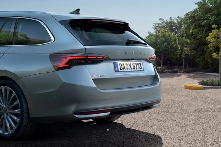 Dieses Paket ergänzt das Paket „Licht & Sicht“ um zusätzliche Highlights wie die Matrix-LED-Scheinwerfer und -Heckleuchten, das schlüssellose Zugangs- und Start-Stopp-System KESSY und die elektrische Heckklappenbedienung mit Komfortöffnung.