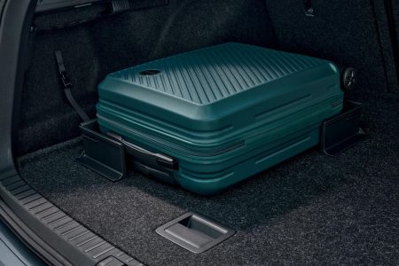 Mehr Komfort für Ihre Familie und Freunde auch auf langen Fahrten: dank zahlreicher Simply Clever Lösungen wie der praktischen Tablet-Halterung, Abfallbehälter und vielem mehr.