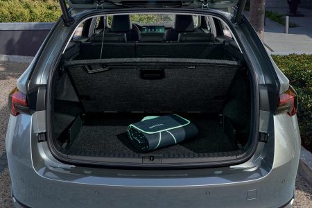 Sie sind ständig auf der Suche nach Stauraum für Ihre Einkaufstaschen und andere Dinge im Fahrzeug? Dann ist das Paket „Transport“ mit praktischer Gepäcknetztrennwand und variablem Ladeboden die perfekte Lösung für Sie.